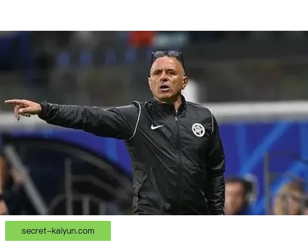 斯洛伐克主帅卡尔佐纳迎来新战略，助力球队状态回暖，重返荣耀可期。